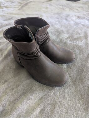 Cliffs by WHITE MOUNTAIN Brown Slouchy Ankle Booties with Side Zip